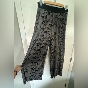 Distressed wide leg pants, never worn, Sz XL